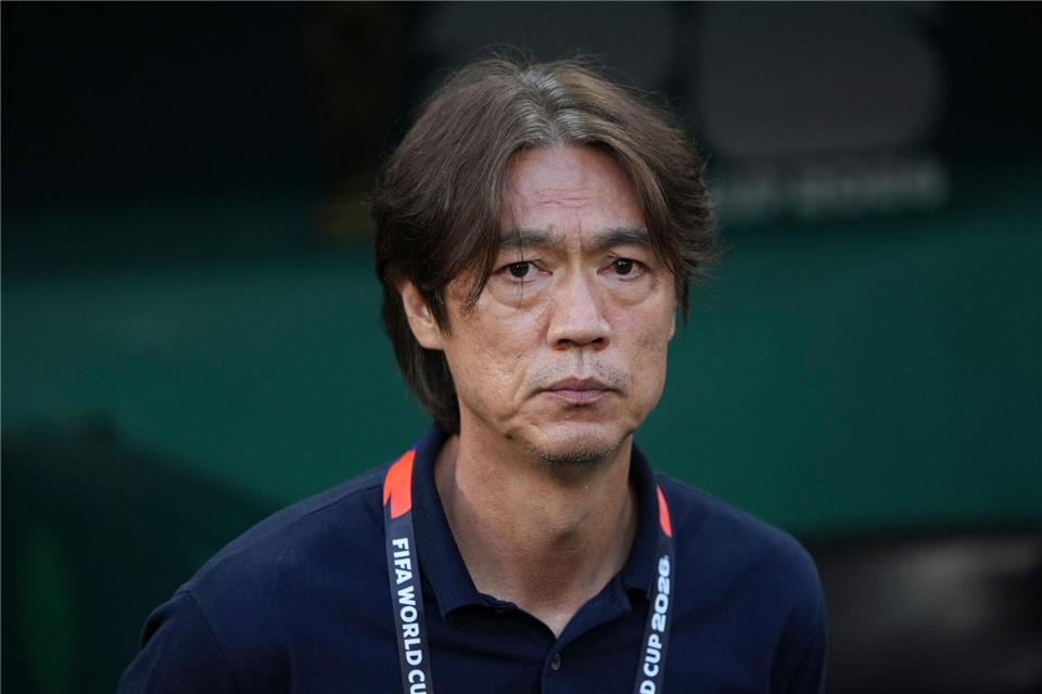 Südkoreas Ex-Trainer Hong Myung-bo wurde von der Öffentlichkeit für das frühzeitige Ausscheiden der südkoreanischen Nationalmannschaft bei der WM in Amerika verantwortlich gemacht.Moises Castillo/AP/dpa