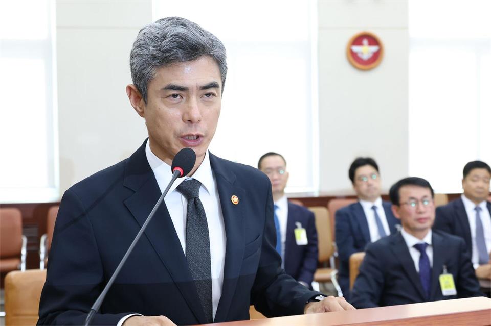 Südkoreas Verteidigungsminister Kang Shin Chul geht davon aus, dass eine von Nordkorea verlegte Mine eine Explosion ausgelöst hat, bei der drei südkoreanische Soldaten verletzt wurden.Yonhap/YNA/dpa