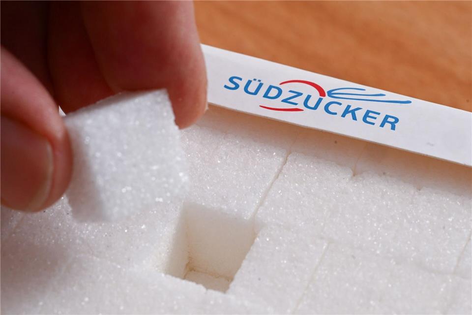 Südzucker ist im vergangenen Geschäftsjahr noch tiefer in die roten Zahlen gerutscht. (Archivbild)Bernd Weißbrod/dpa