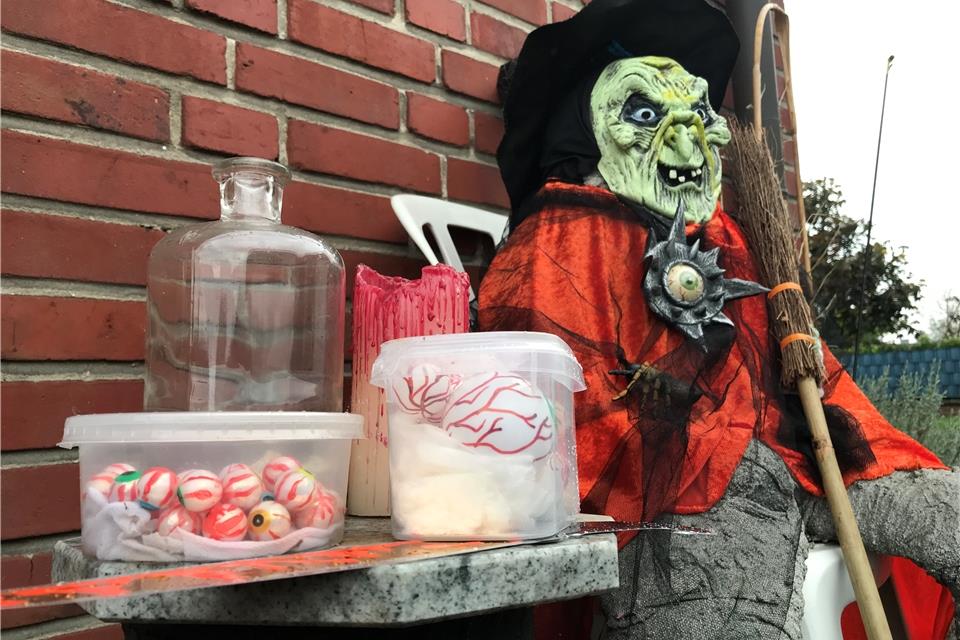 Süßigkeiten gibt es an dem Weseker Haus zu Genüge.