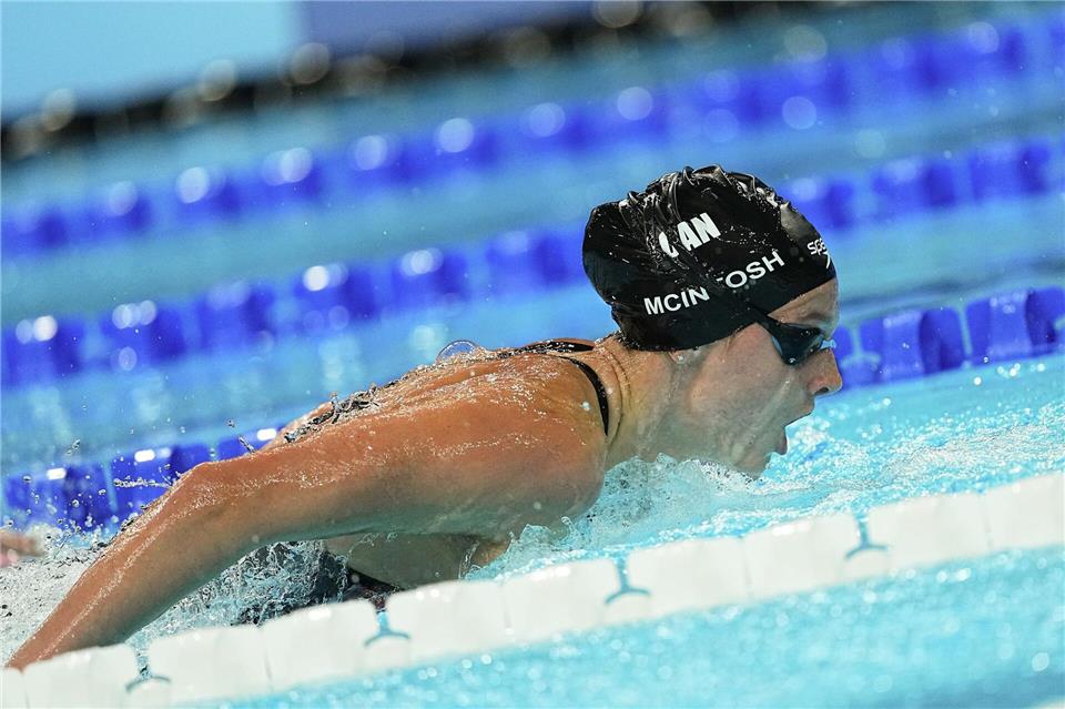 Summer McIntosh hält nun auch den Weltrekord über 200 Meter Schmetterling. (Archivbild)Michael Kappeler/dpa