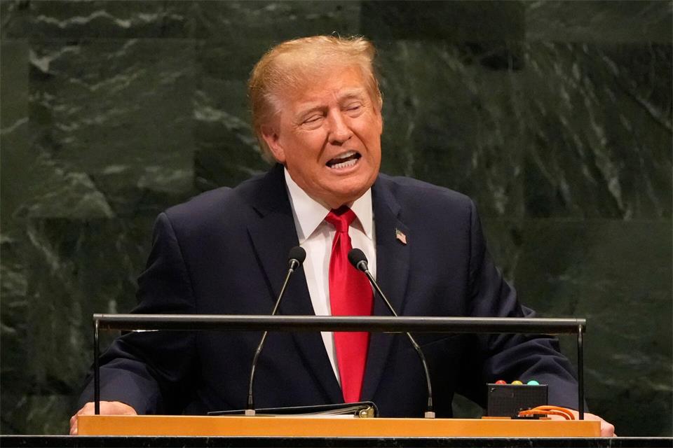 Superintelligenz statt Künstliche Intelligenz: Donald Trump will einen neuen Namen für die Technologie.Seth Wenig/AP/dpa