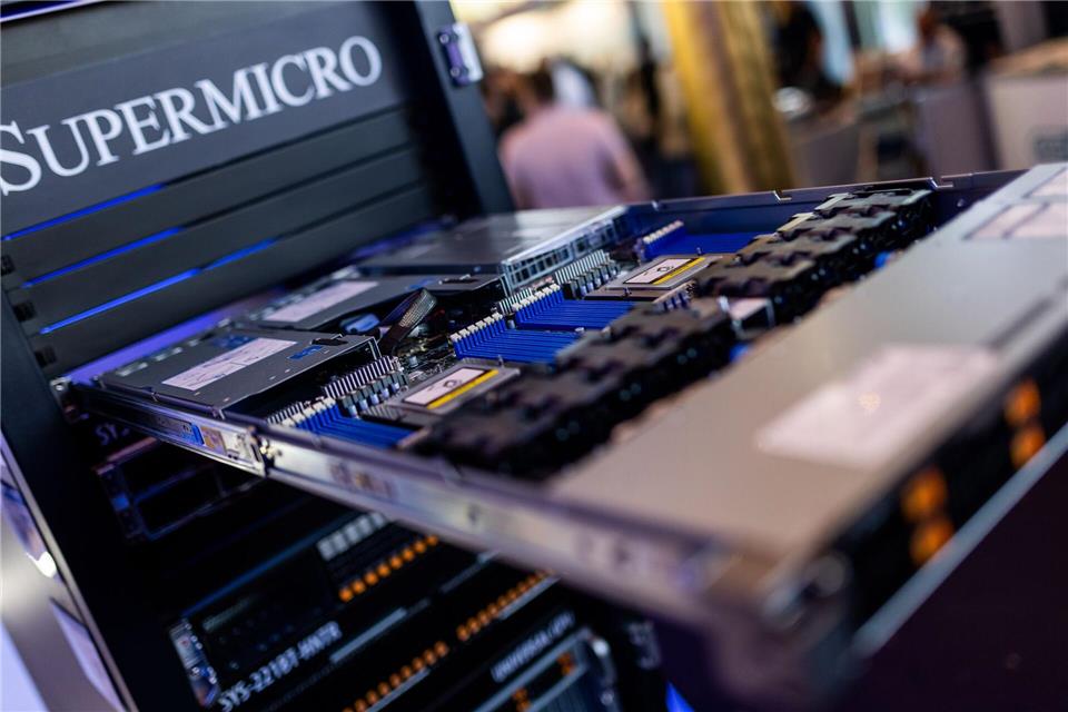 Supermicro betont, dass sich die Vorwürfe nur gegen einzelne Mitarbeiter, aber nicht gegen die Firma richten. (Archivbild)Philipp von Ditfurth/dpa