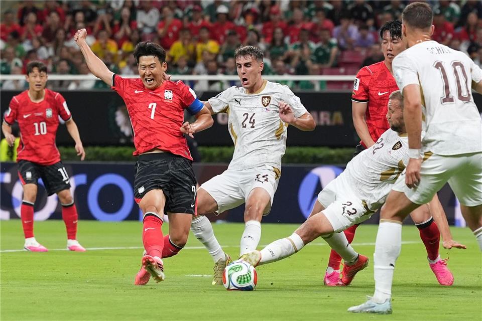 Superstar Heung-Min Son hatte die ersten Gelegenheiten für Südlkorea.Martin Zabala/XinHua/dpa