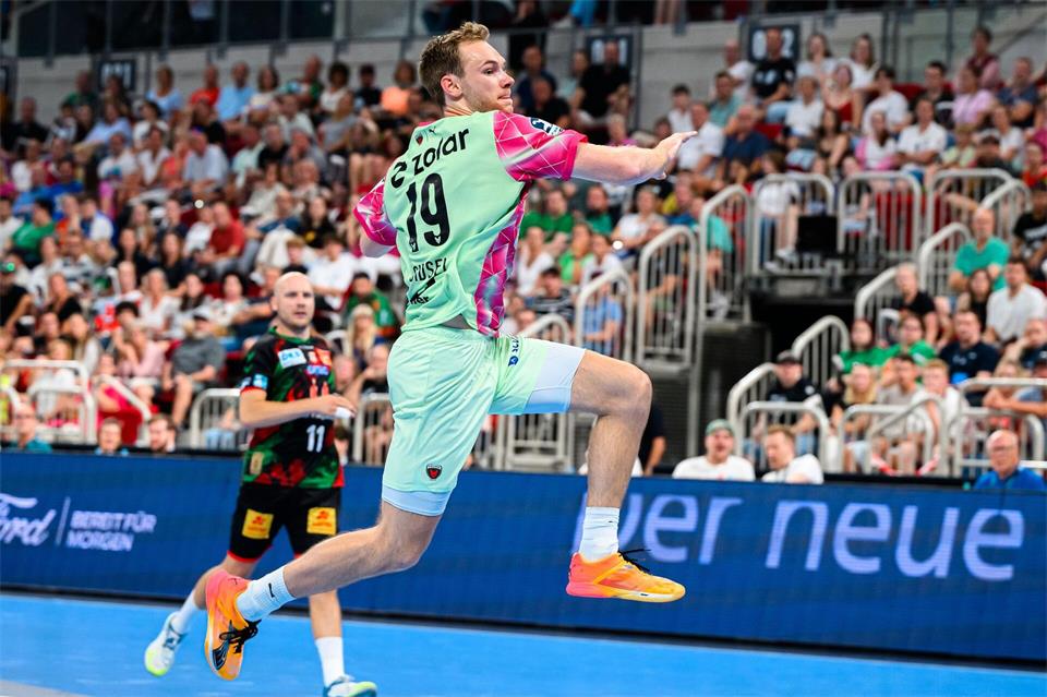 Superstar Mathias Gidsel steht mit den Füchsen Berlin vor einer schwierigen Saison. (Archivbild)Marco Wolf/dpa