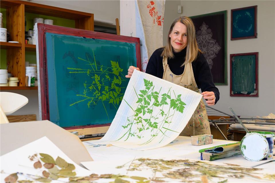 Susan Krieger bedruckt vor allem Tischwäsche und Geschirrhandtücher. Patrick Pleul/dpa