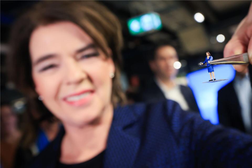 Susanne Daubner ist nicht die einzige Prominente, die eine eigene Figur auf der Anlage hat. Christian Charisius/dpa