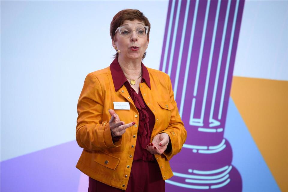 Susanne Lin-Klitzing sieht im Beamtenstatus für Lehrkräfte mehr als eine finanzielle Frage. (Archivbild)Bernd von Jutrczenka/dpa