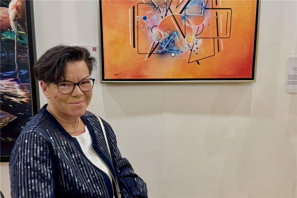 Borkener Künstlerin bei Art Biennale in London dabei Susanne Witzig bei der Ausstellung in der Gagliardi Gallery im Londoner Stadtteil Chelsea.