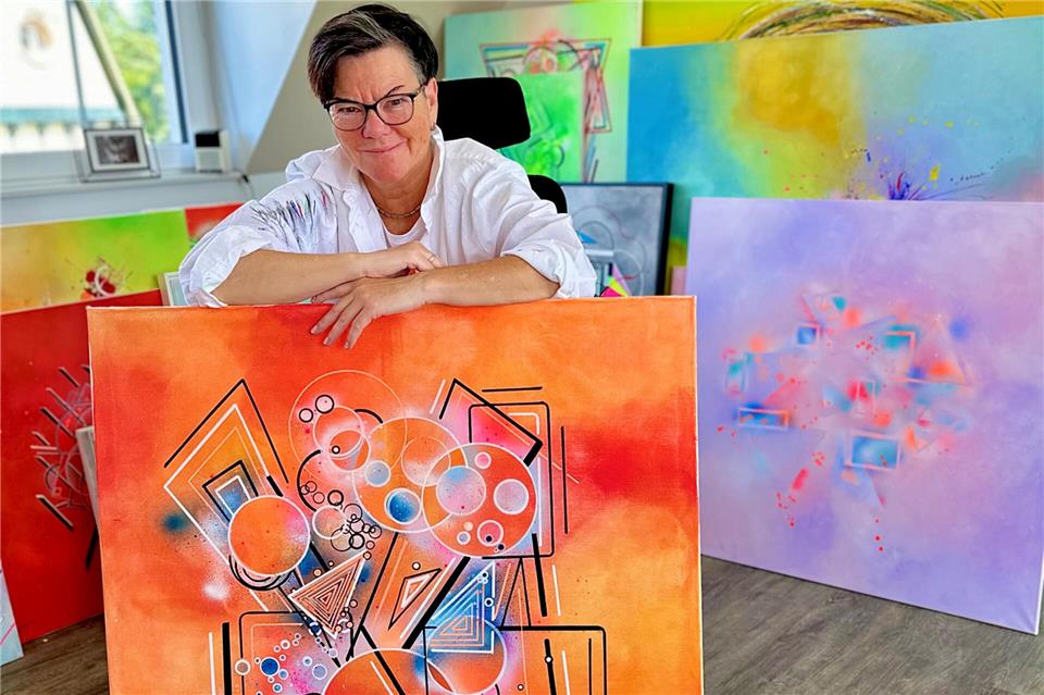 Borkenerin stellt bei der London Art Biennale aus Susanne Witzig mit ihrem Werk „Feuerprobe“, das sie im Juli in London präsentiert.