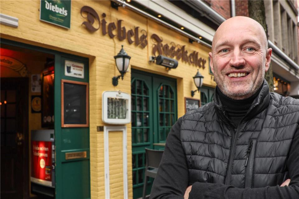 Sven Lensing ist als Inhaber der Kneipe Fasskeller in der Ravardistraße einer der Mitveranstalter der Traditionsveranstaltung. Er sagt: „Der Unheilige Morgen findet statt.“