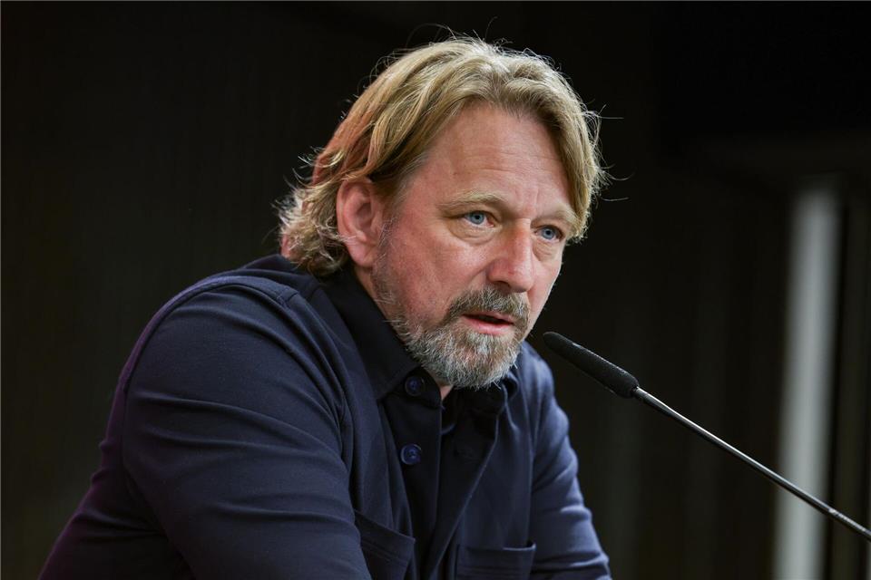 Sven Mislintat bei einer Pressekonferenz. (Archivbild)Christoph Reichwein/dpa