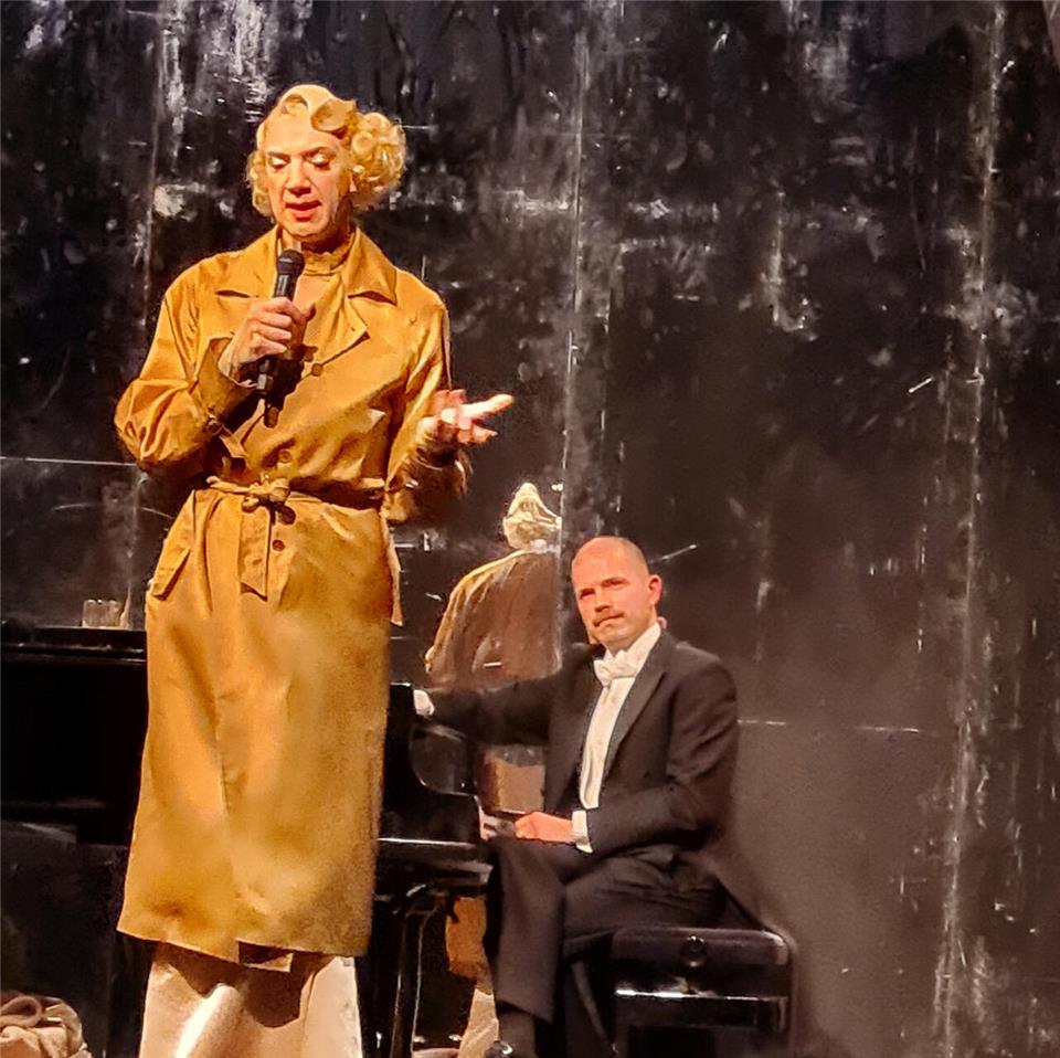 Sven Ratzke als Marlene Dietrich gab es in dieser Woche auf der Bühne der Stadthalle zu sehen.