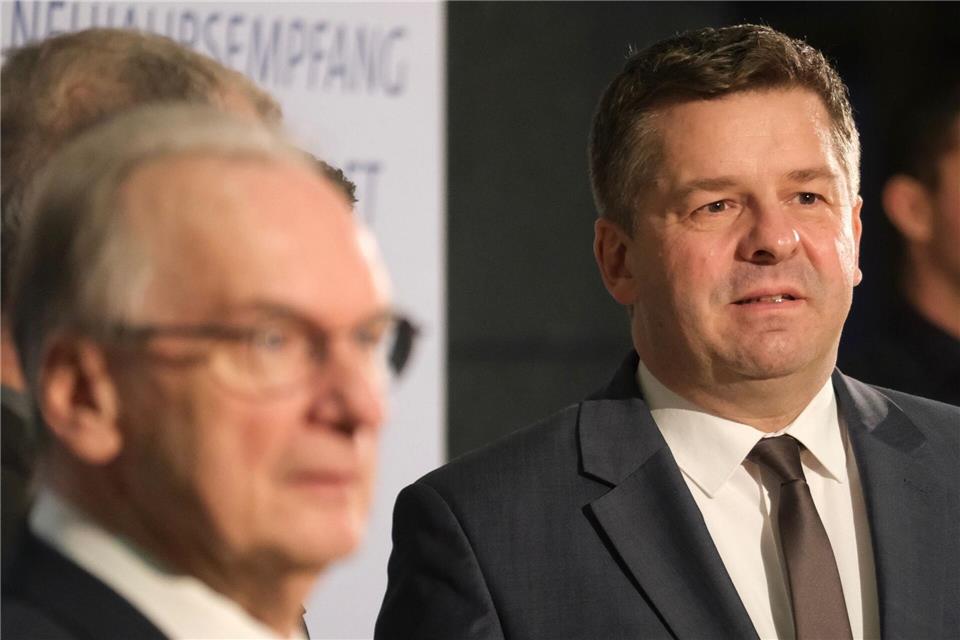 Sven Schulze sieht Hoffnung für die Produktion des Chemieunternehmens Domo Chemicals. Sebastian Willnow/dpa