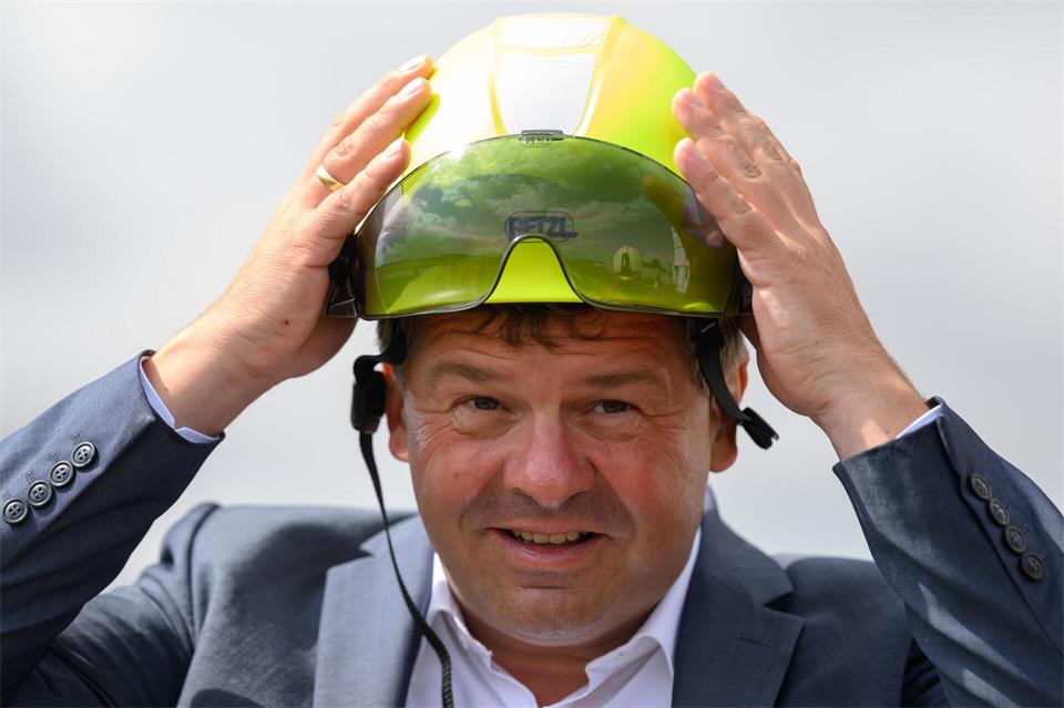 Sven Schulzes Botschaft lautet: Ich bin einer von hier und kümmere mich.Hendrik Schmidt/dpa