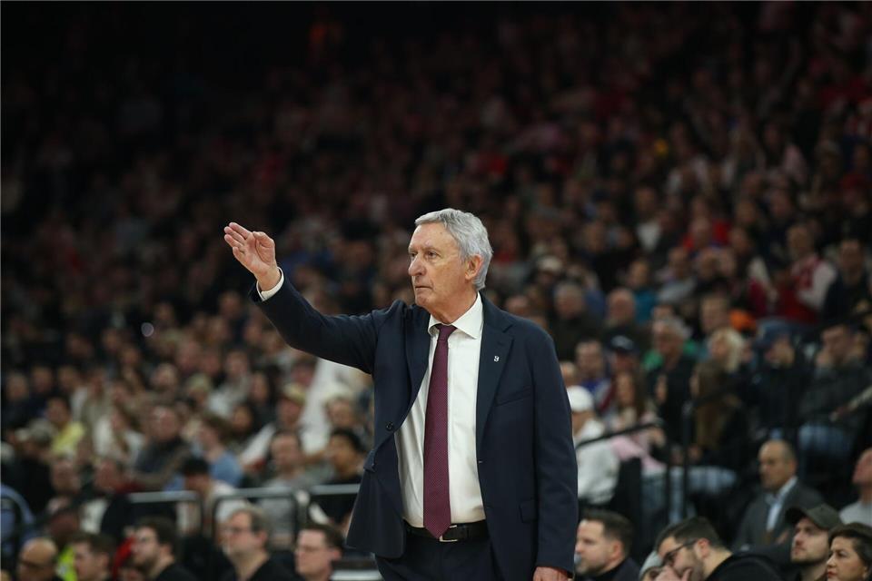 Svetislav Pesic bekommt einen neuen Aufbauspieler. (Archivbild)Matthias Stickel/dpa