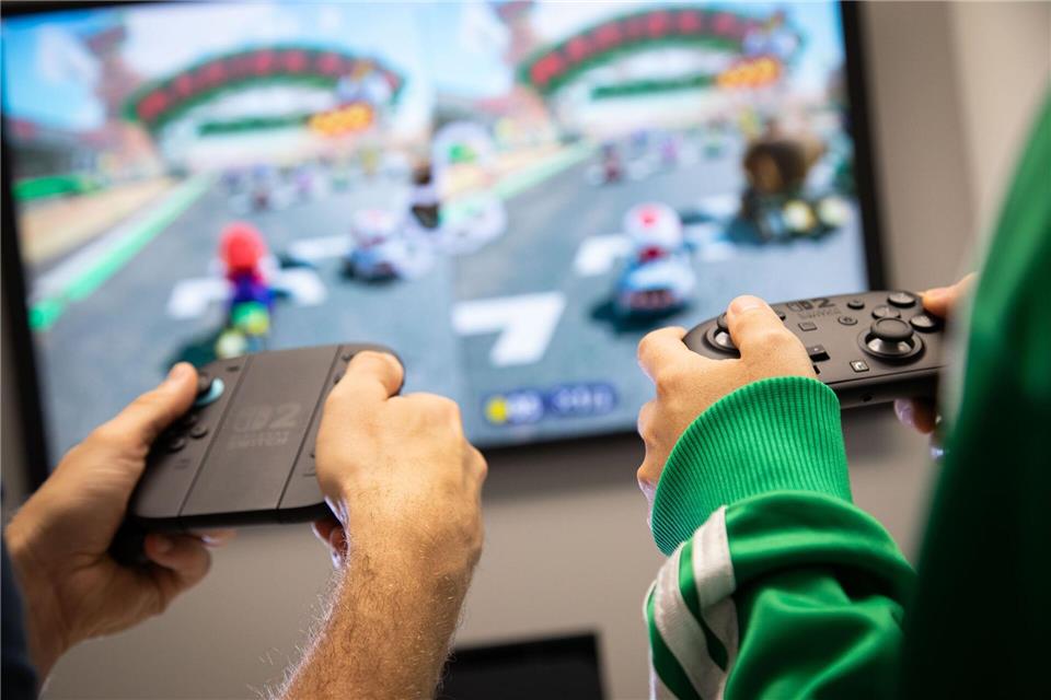 Switch pur: Auch die 2. Konsolengeneration steht für Spaß mit Freunden im Multiplayer-Modus daheim auf dem Sofa. Christin Klose/dpa-tmn