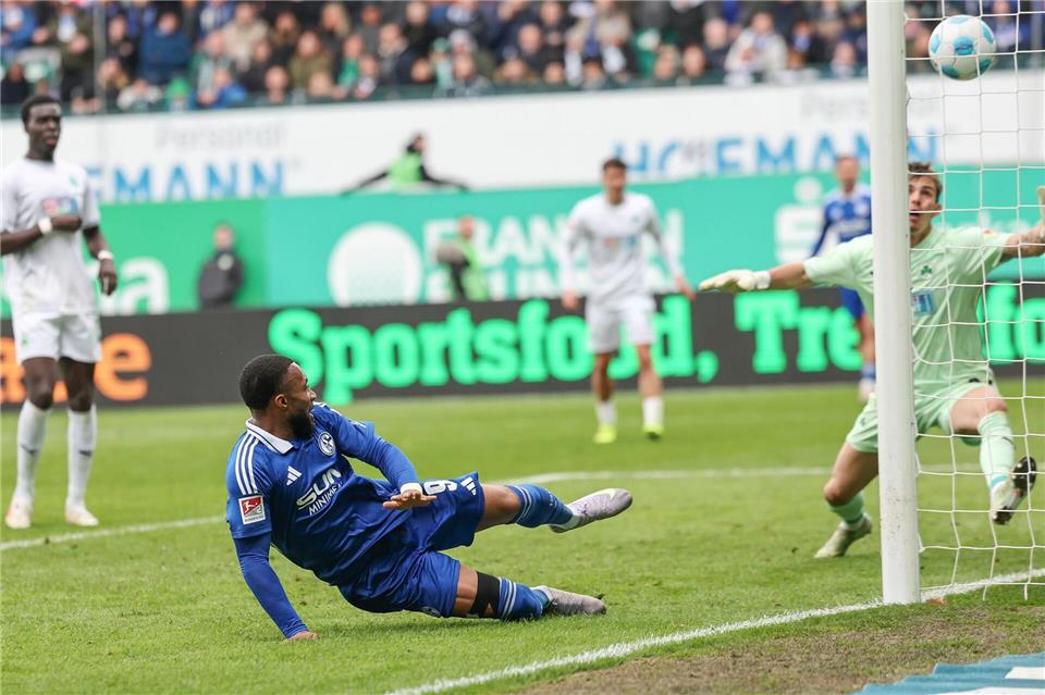 Sylla trifft spät zum 3:3-Ausgleich für SchalkeDaniel Löb/dpa