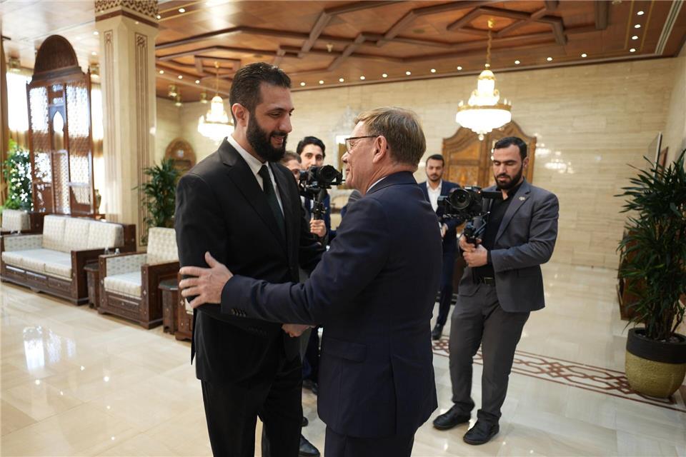Syriens Interimspräsident Ahmed al-Scharaa hätte eigentlich diese Woche erstmals nach Deutschland kommen sollen. Er sagte den Besuch wegen der innenpolitischen Lage in seinem Land kurzfristig ab. (Archivbild)Marcus Brandt/dpa