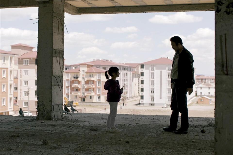 Szene aus dem Thriller „Im toten Winkel“. Der film steht in der ARD-Mediathek und läuft am 15.03. im Ersten.-/WDR/Mitosfilm & PunktPunktPunkt Filmproduktion/dpa