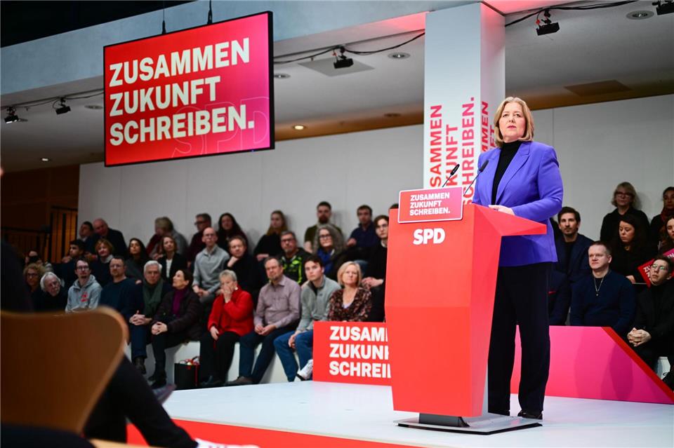 Szene aus dem Willy-Brandt-Haus am Wochenende: Parteichefin Bärbel Bas verteidigte den Sozialstaat. (Archivfoto)Sebastian Christoph Gollnow/dpa