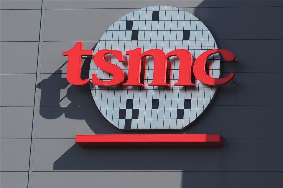 Chip-Riese TSMC profitiert vom KI-Boom - Rekordgewinn TSMC schafft dank KI-Boom einen Rekordgewinn. (Archivbild)David Chang/EPA/dpa