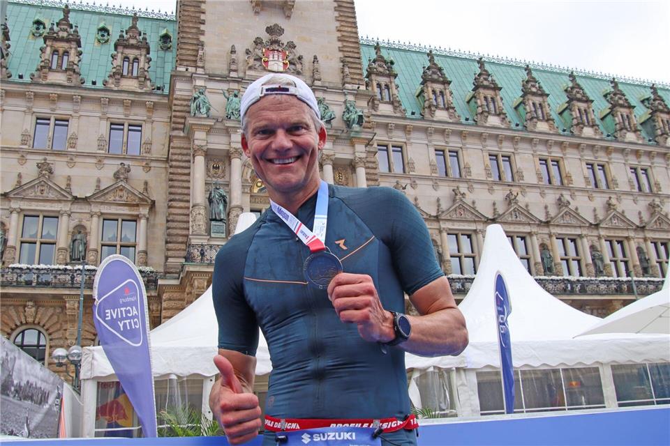 TV-Sprecher Thorsten Schröder hat erfolgreich den Triathlonwettbewerb Norseman absolviert. (Archivbild)Markus Tischler/dpa