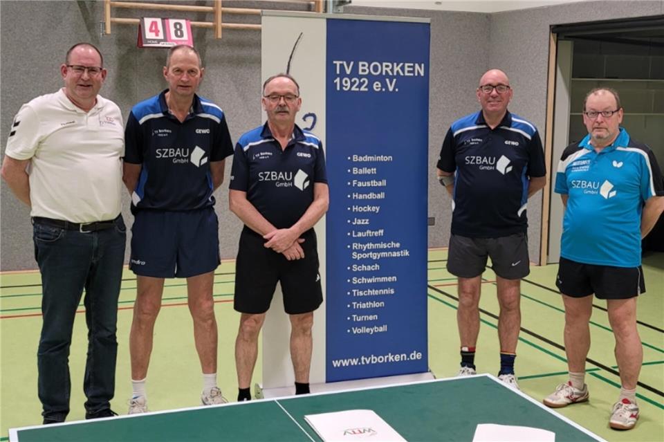 TVB-Abteilungsleiter Frank Blicker mit seiner vierten Mannschaft (v.l.): Norbert Stegger, Gerd Wenk, Martin Klinkenbusch und Andreas Leidner. Es fehlen: Bernd Niehaus, Uli Viet und Rolf Klinkhammer.