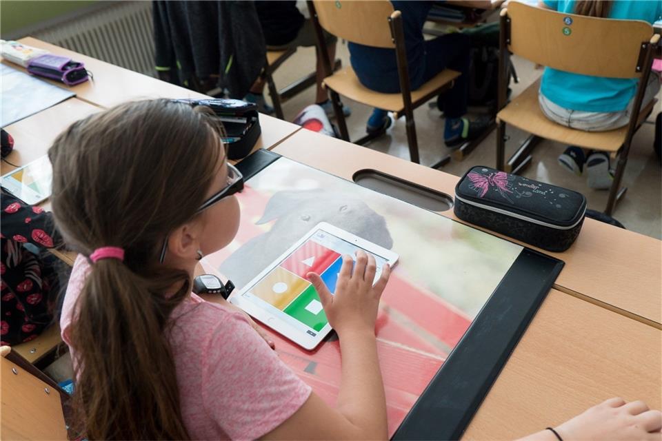 Tablets sind an der Julia-Koppers-Gesamtschule Bestandteil des Unterrichts (Symbolbild).