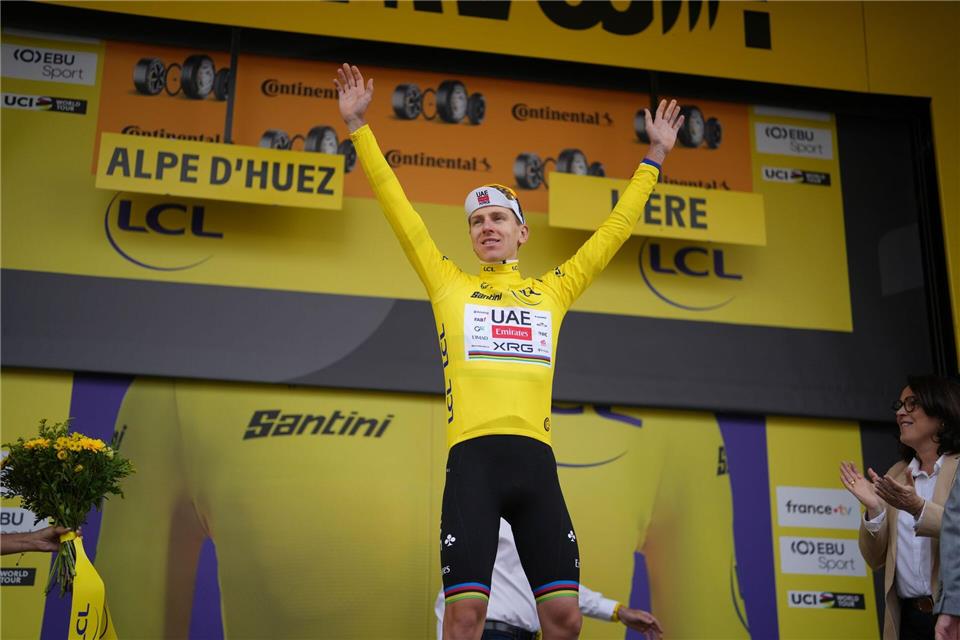 Tadej Pogacar dominiert die Tour de France.Thibault Camus/AP/dpa