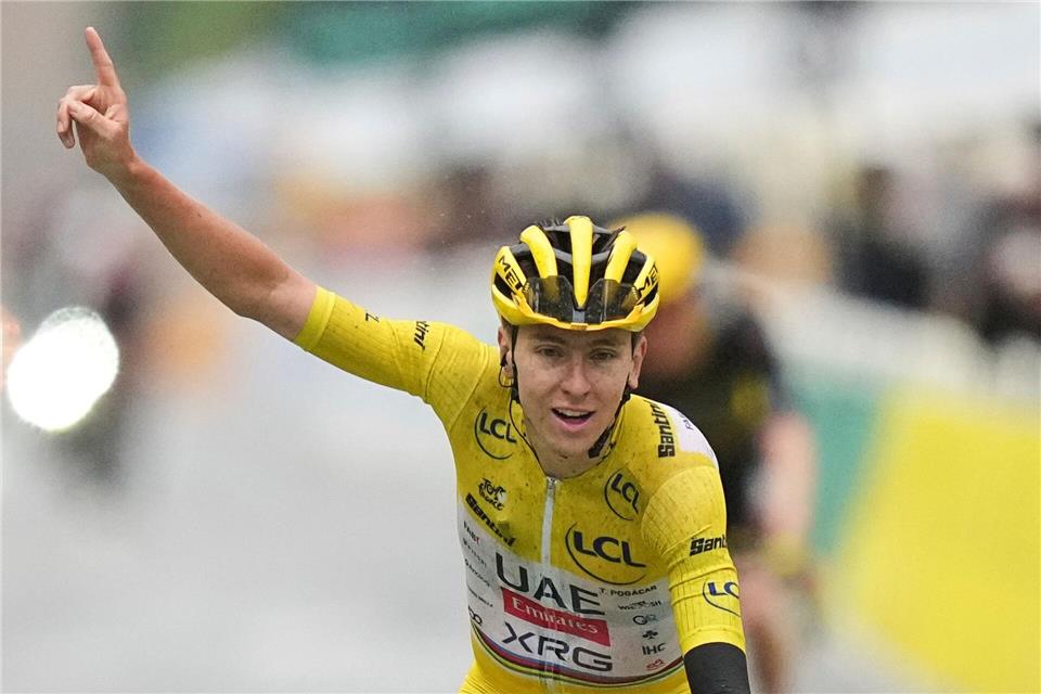 Tadej Pogacar will 2026 zum fünften Mal die Tour de France gewinnen.Thibault Camus/AP/dpa