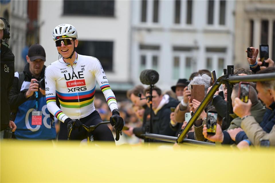 Tadej Pogačar beim Start in Antwerpen.David Pintens/Belga/dpa