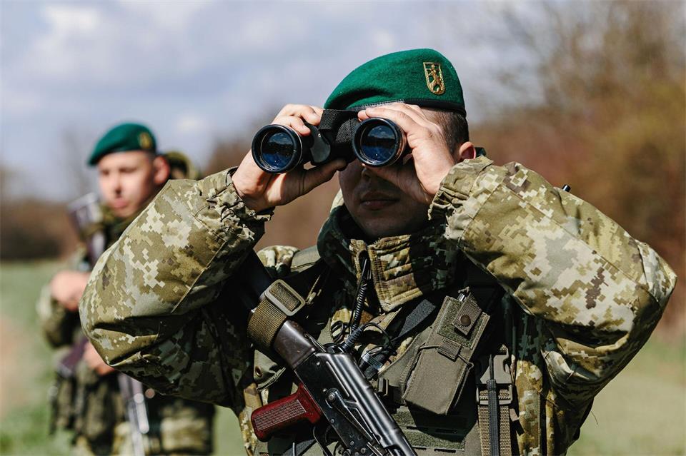 Täglich werden wehrpflichtige Männer an der Flucht aus dem Kriegsland Ukraine gehindert. (Illustration)-/Ukrinform/dpa