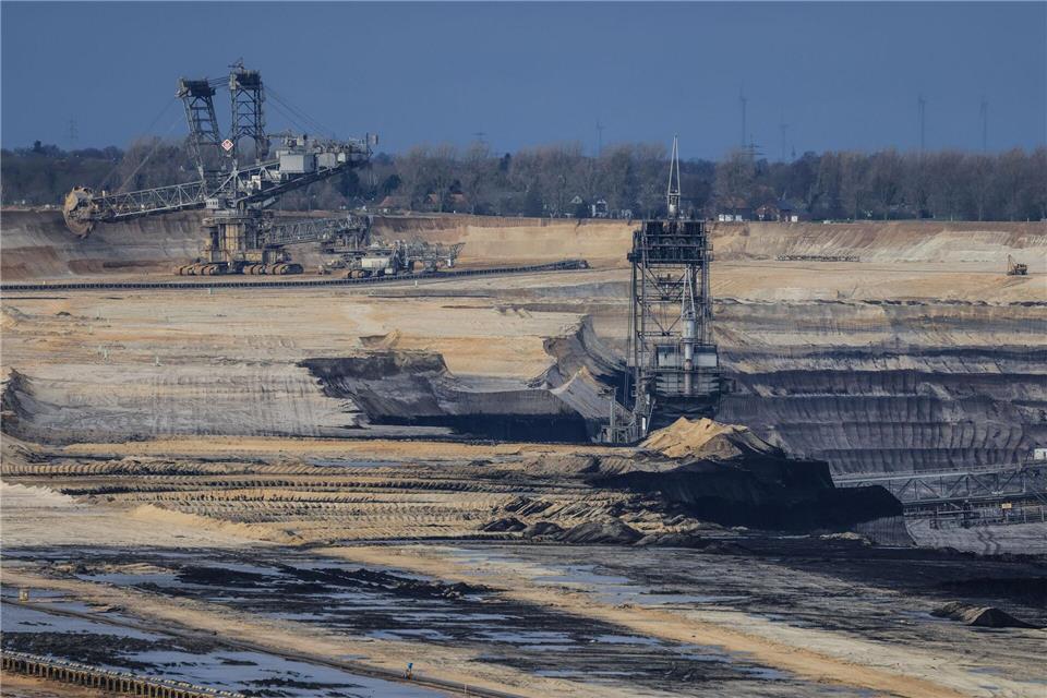 Verkippung im Tagebau Garzweiler wieder erlaubt Tagebau soll weiter verfüllt werden. (Archivbild)Oliver Berg/dpa