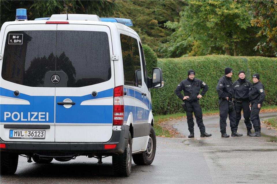 Tagelang hatten zahlreiche Einsatzkräfte fieberhaft nach dem achtjährigen Fabian gesucht.Bernd Wüstneck/dpa