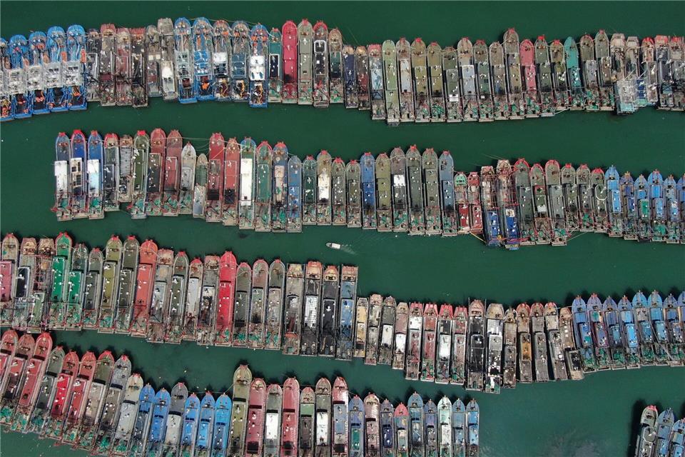 Taifun „Ragasa“ verhindert, dass die Fischer in der südchinesischen Provinz Guangdong aufs Meer fahren. Auch diese Boote bleiben im sicheren Hafen. Deng Hua/Xinhua/dpa