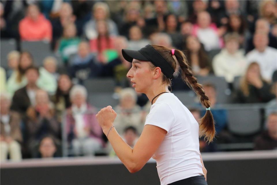 Tamara Korpatsch ballt im Finale in Hamburg die Faust nach einem SpielgewinnMarkus Tischler/dpa