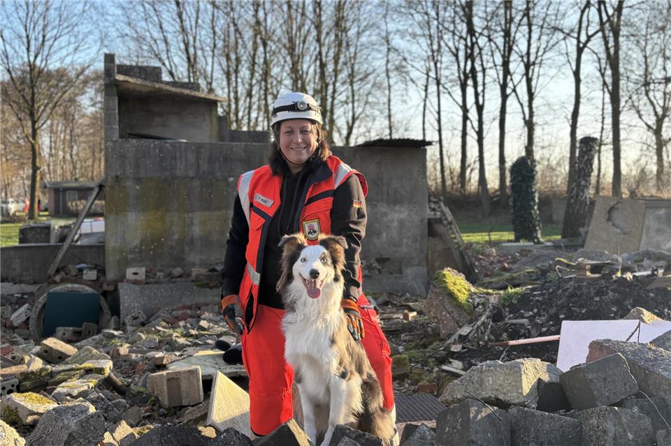 Tanja Kaps und ihr Hund Jelly Bean gehen nun in den Trümmern auf Suche.