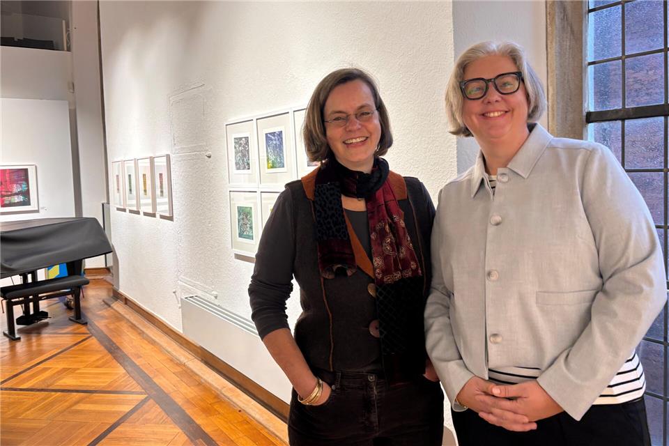 Tanja Panke-Schneider (links) und Katharina Garvert-Huijnen im Saal der alten Heilig-Geist-Kirche, die als Teil des Forums Altes Rathaus Borken (Farb) für Ausstellungen und andere kulturelle Veranstaltungen genutzt wird.