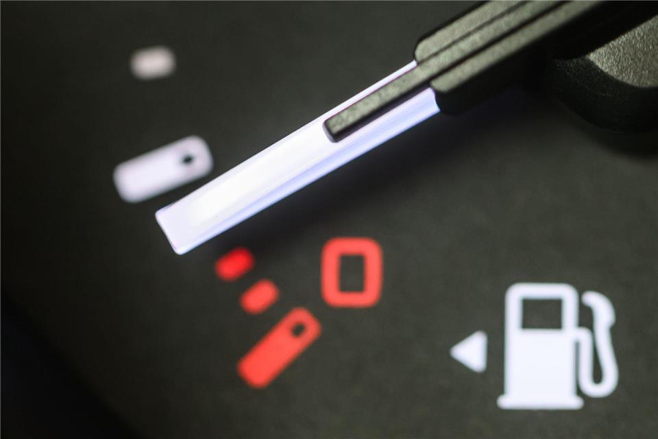 Tanken ist indes den zweiten Tag in Folge wieder etwas billiger geworden.Robert Michael/dpa