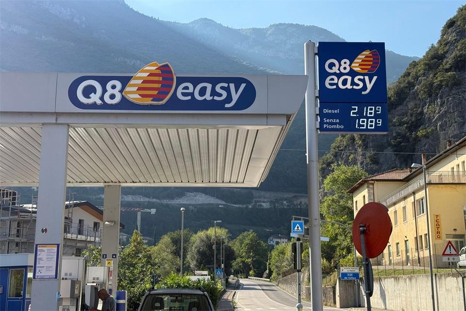 Tankstellen in Italien deckeln freiwillig die Preise. Sabine Dobel/dpa