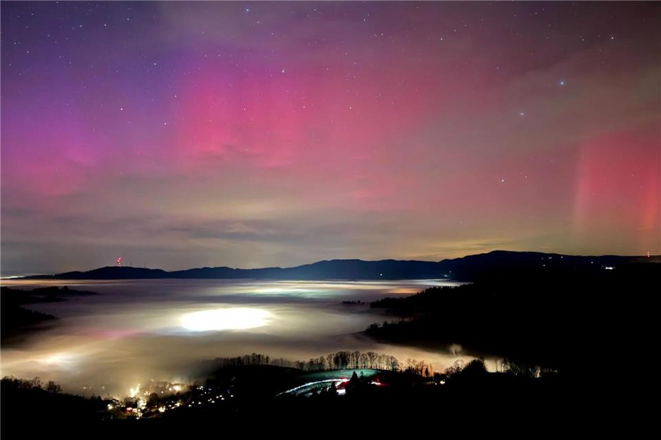 Tanzen sie bald wieder über den Nachthimmel? Polarlichter über dem Schwarzwald. (Archivbild)Valentin Gensch/dpa