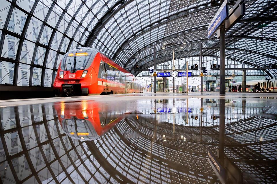 Tarifsysteme im Nahverkehr haben oft komplizierte Zonen und Ticketvarianten. (Archivbild)picture alliance/dpa