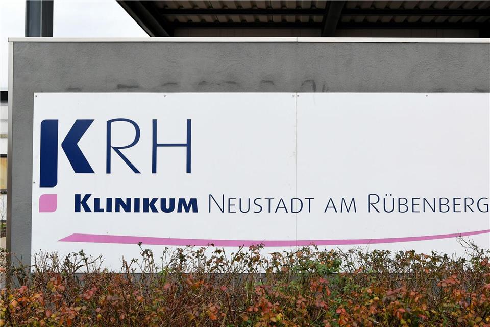 Tatort soll unter anderem das Klinikum Neustadt am Rübenberge gewesen sein. (Archivbild)Holger Hollemann/dpa