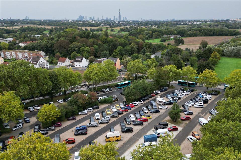 Tausende Autos pendeln täglich in die Mainmetropole. Arne Dedert/dpa