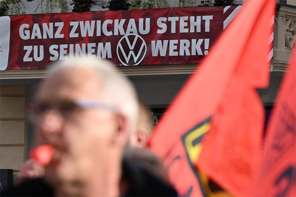 Tausende Beschäftigte der Automobilbranche bangen in der Region Zwickau um ihre Jobs. Hendrik Schmidt/dpa