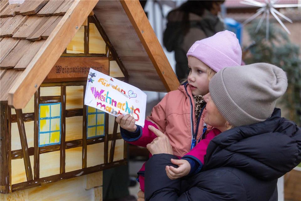 Tausende Briefe werden auch in diesem Jahr wieder im Weihnachtspostamt Himmelsberg (Thüringen) erwartet.Michael Reichel/dpa