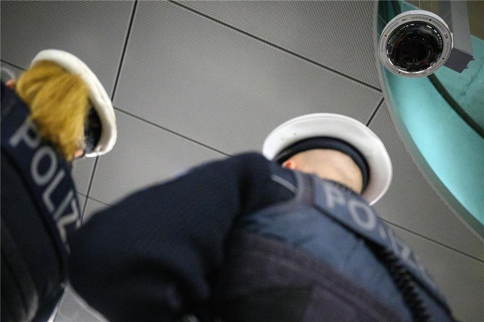 Tausende Kameras sind in Bahnhöfen installiert. (Archivbild)Bernd von Jutrczenka/dpa