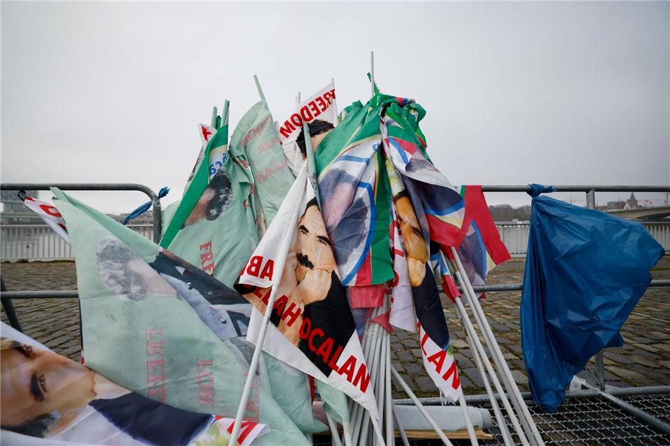 Tausende Kurden demonstrierten in Köln. Thomas Banneyer/dpa