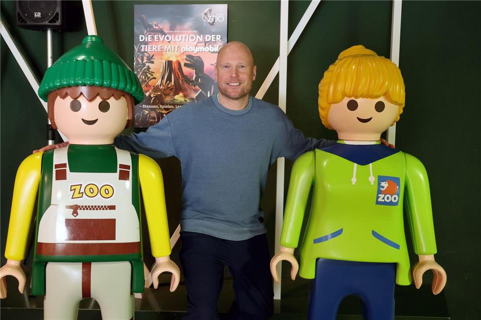 Tausende Playmobil-Figuren gehören zur Ausstellung „Die Evolution der Tiere mit Playmobil“ des Künstlers Oliver Schaffer, die im Rostocker Zoo gezeigt wird.Bernd Wüstneck/dpa